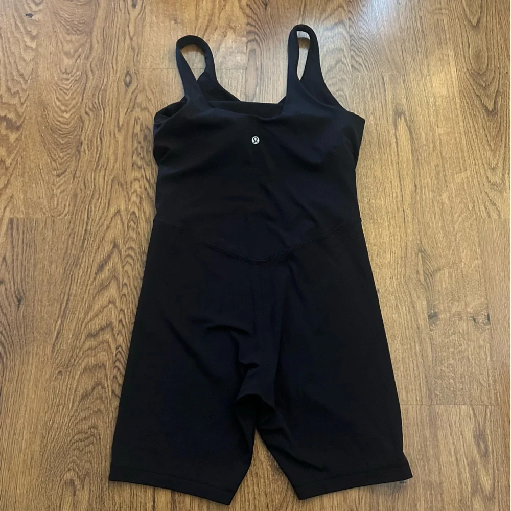 lululemon athletica sleek fitted